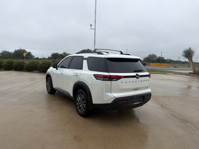 2024 Nissan Pathfinder SV