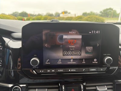 2024 Nissan Pathfinder SV